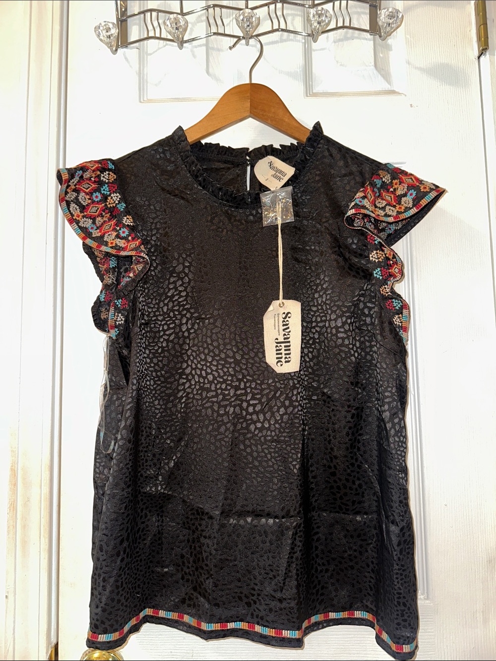 NWOT Savanna Jane Embroidered Short Sleeve Top